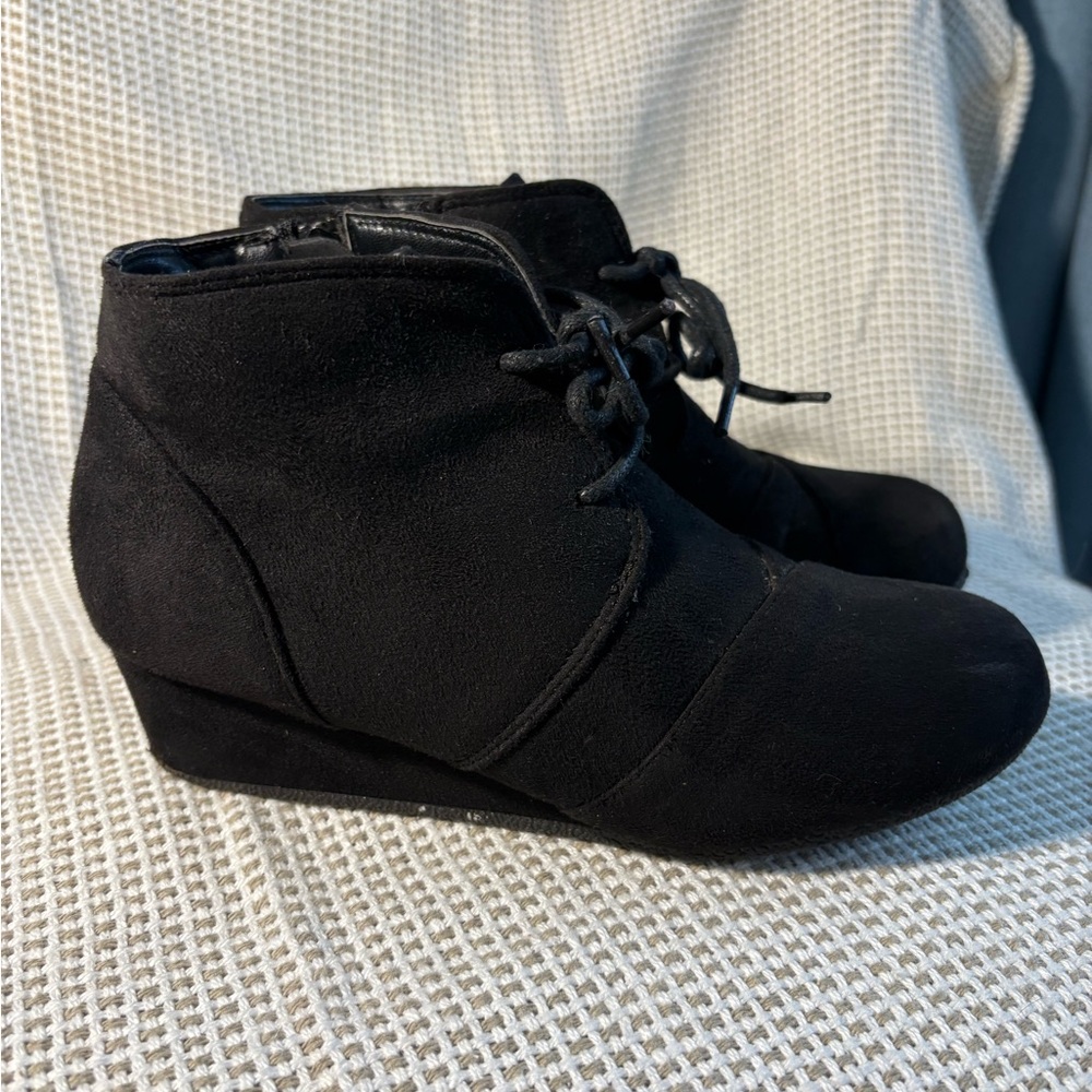 Dream Pairs Lace Up Low Wedge Heel Black Ankle Boots